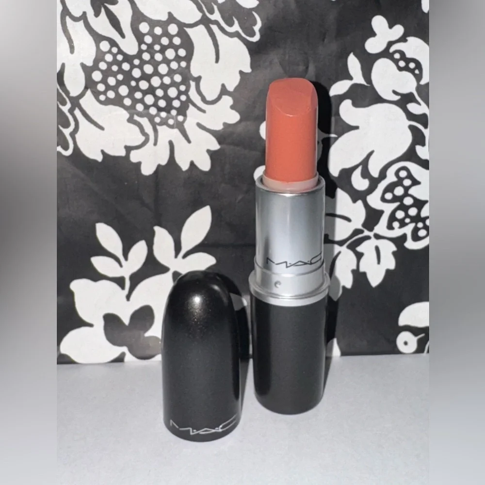 MAC Cosmo Lipstick